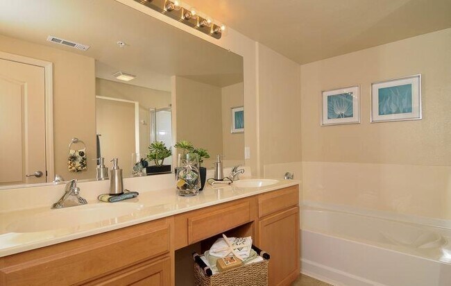 Building Photo - 2 Bed | 2 Bath | 1375 SF | Private 2 Garage | Loft Style Condominium | Owner pays WS&G
