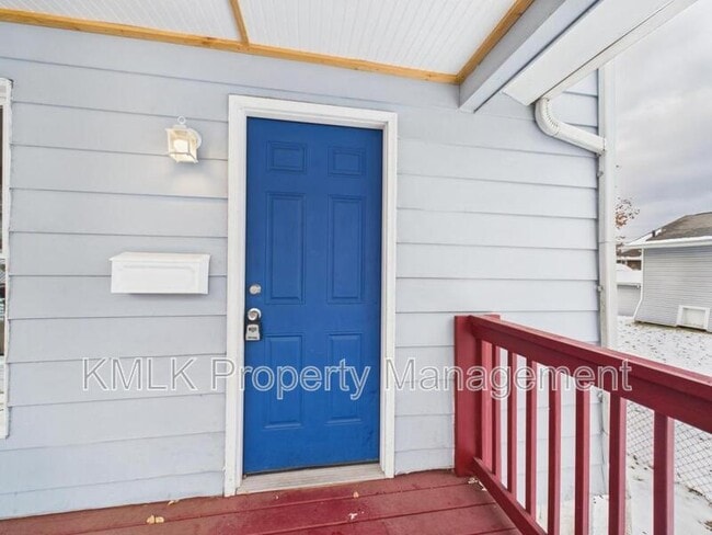 Building Photo - 594 Columbia Ave