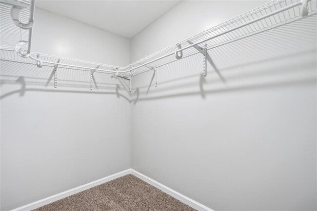 Building Photo - 250 Maple St