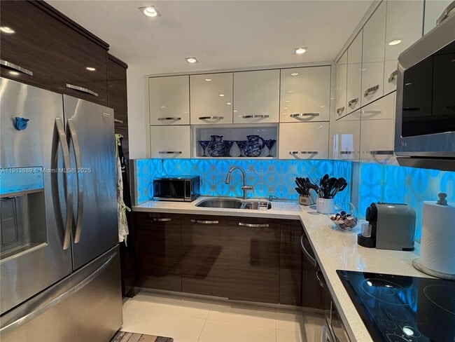 Building Photo - 9511 Collins Ave