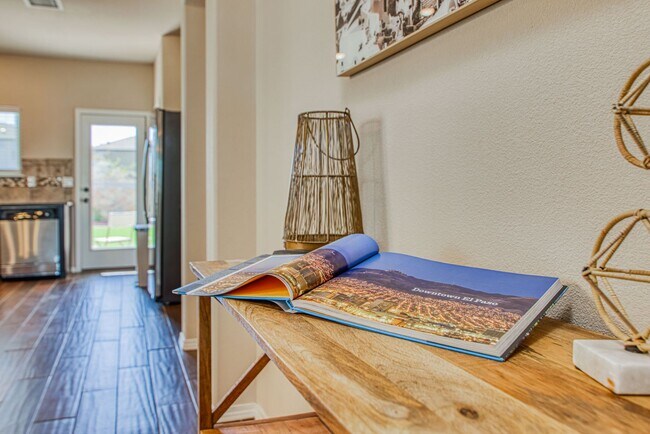 Building Photo - Westside area for Short or Long Term Rental(Completely Furnished) Beautiful 3 bed/2.5 baths