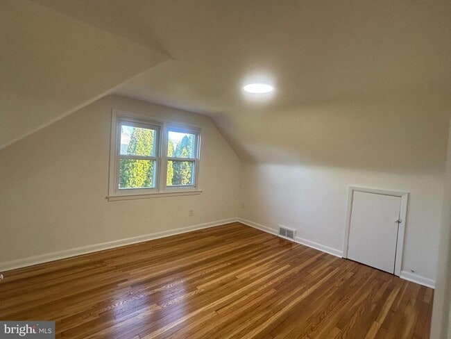 Building Photo - 144 2nd Ave