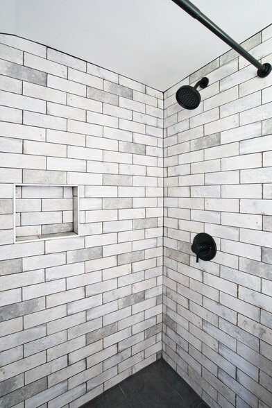 Building Photo - 4413 Albany Post Rd