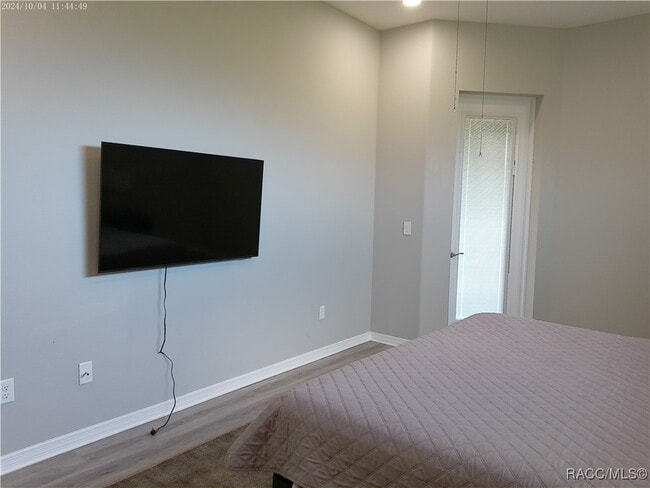 Building Photo - 1381 N Spend a Buck Dr