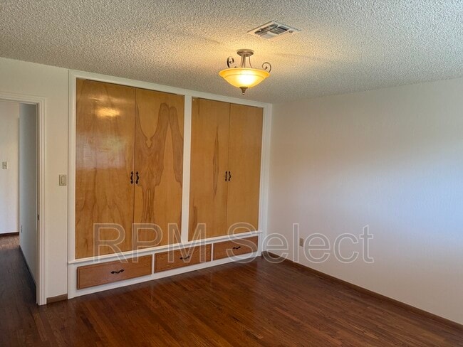Building Photo - 1137 Janey Way