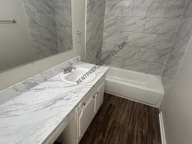 Building Photo - 101 W 31st St