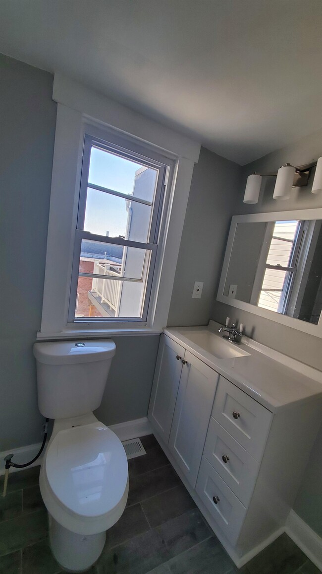 Building Photo - 315 W 30th St