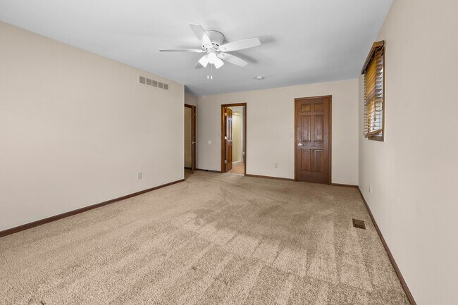 Building Photo - 38636 Rutgers Dr