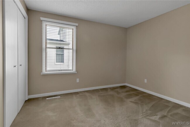 Building Photo - 16 Hubbardston Pl