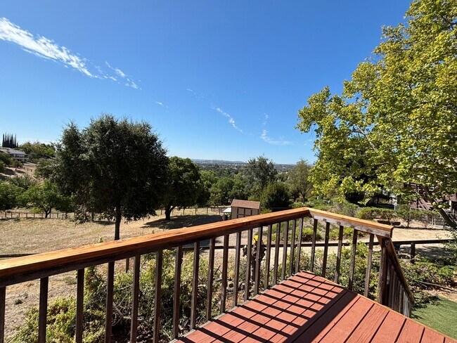 Building Photo - 744 N Trigo Ln