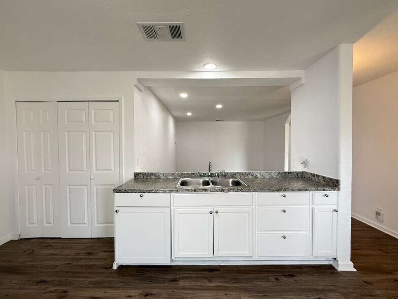 Building Photo - 6011 Hidden Rose