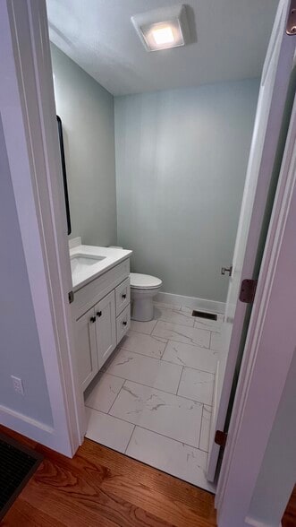 Building Photo - 5 Indian Valley Rd