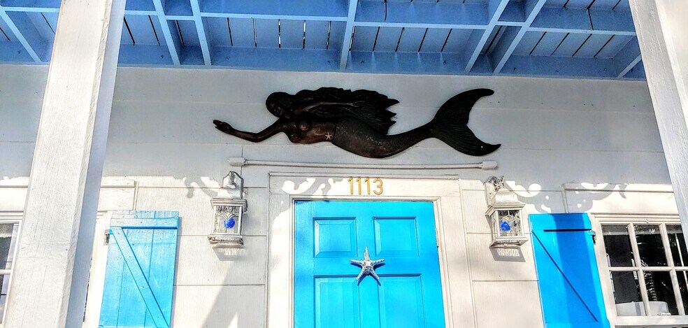 Front entrance - 1113 Grinnell St