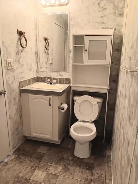 Building Photo - 5540 Rainbow Dr