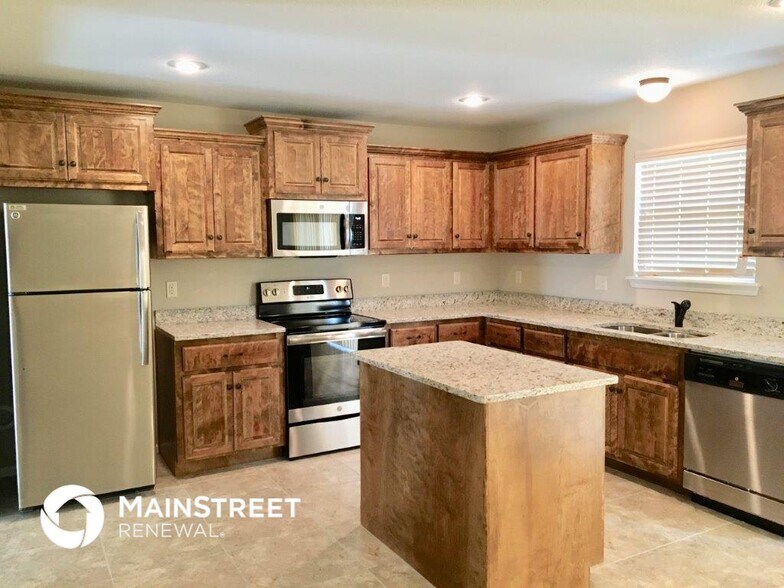 Building Photo - 516 S Poplar St