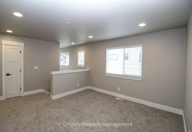 Building Photo - Brand New Spacious 5-Bedroom Retreat at Coyote Ridge 3 Full Baths 2 Car Garage 2330sf A/C Prime B...