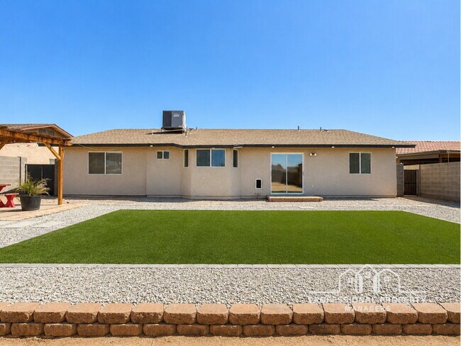 Building Photo - “Spacious 4-Bedroom, 2-Bath Home with Solar Panels in Yuma”