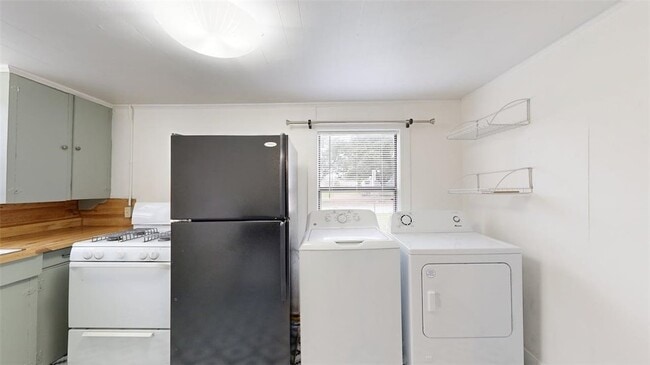 Building Photo - 303 Montclair Ave