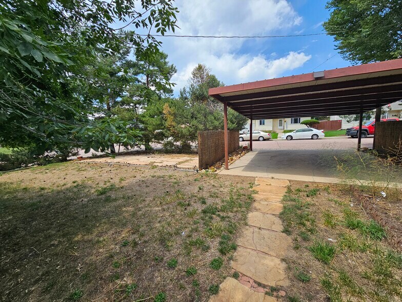 Building Photo - 1806 W Yampa St