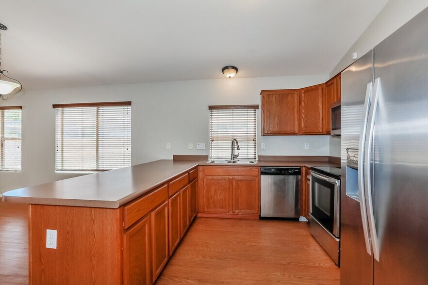 Building Photo - 38141 N Rusty Ln