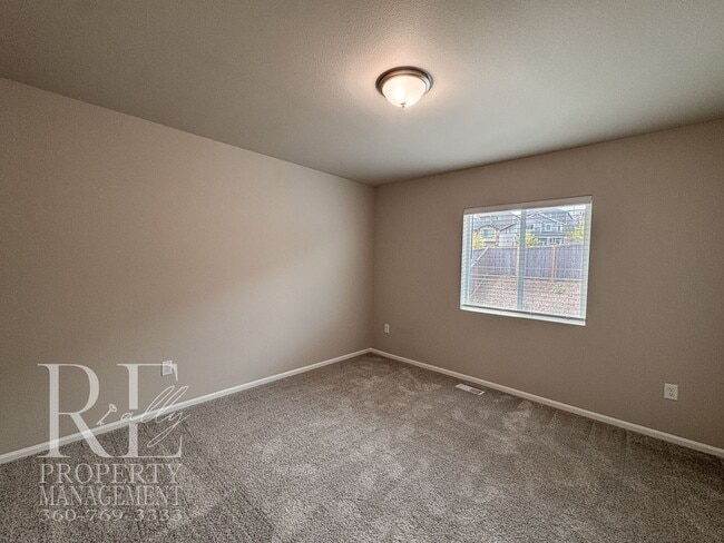 Building Photo - Warm & Inviting 4-Bedroom Home with Vaulted Ceilings, Loft, Fireplace & Fenced Backyard