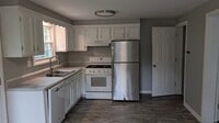 Building Photo - 1468 Parkview Dr