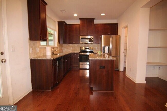 Building Photo - 5850 Vinyard Ln