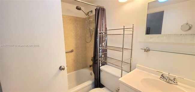 Building Photo - 474 Tilford V