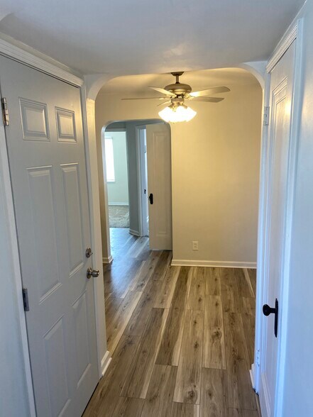 Building Photo - 530 Hadley Ave