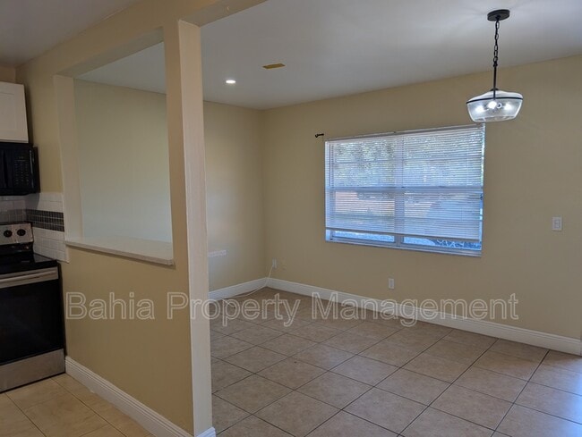 Building Photo - 8944 Temple Terrace Hwy