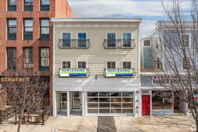 Building Photo - 584 Main St