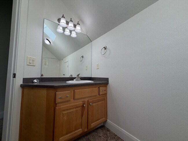 Building Photo - MCKENNA COTTAGES FOR RENT IN DOWNTOWN ST. GEORGE!