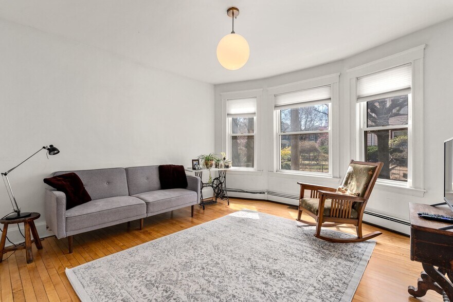 Primary Photo - 75 Brook St