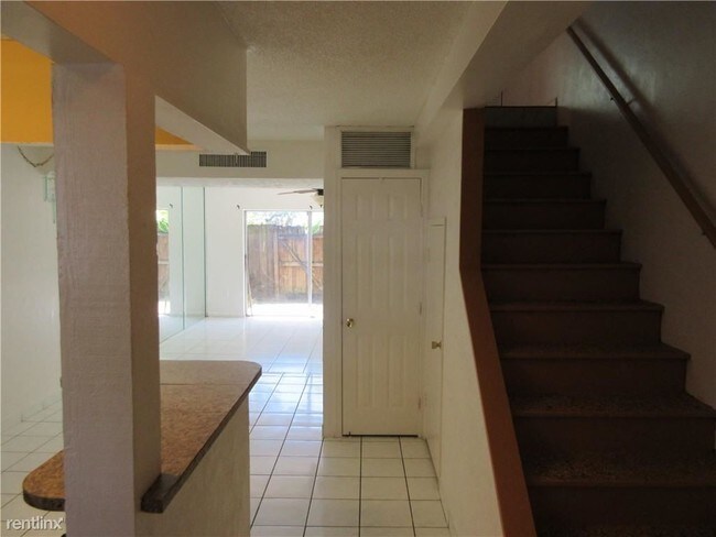 Building Photo - 803 W Oakland Park Blvd