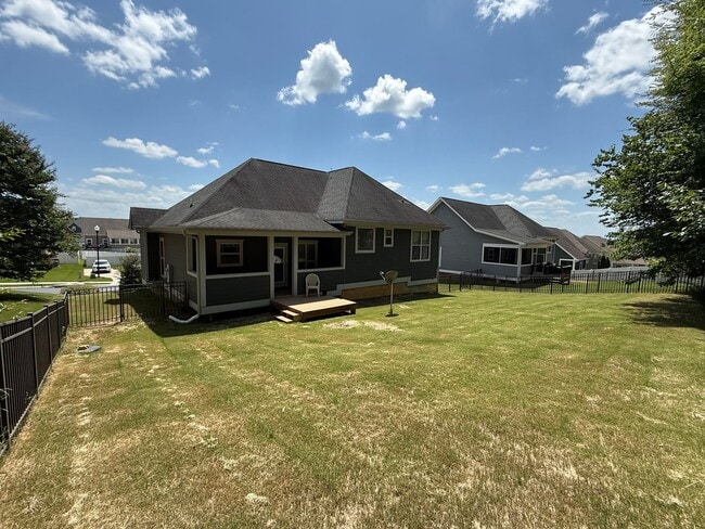 Building Photo - Elegant 3-Bedroom Home in Gated Seven Lakes with Community Pool