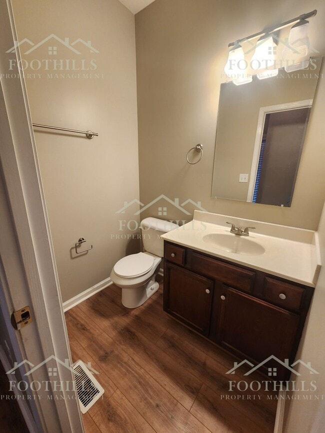 Building Photo - 6 Robert de Brus Cir