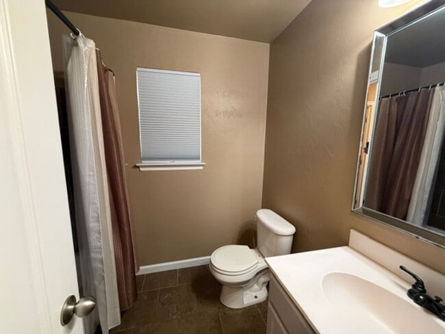 Building Photo - Adorable OKC home with 3 bed, 2 bath, 2 car garage in Mustang Schools!