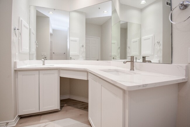 Building Photo - 2400 McCue Rd