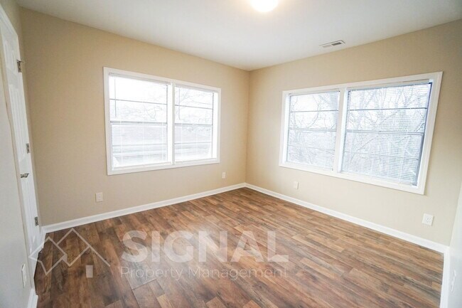 Building Photo - 1932 Portage Ave