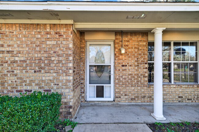 Building Photo - 210 N Shirley Ln