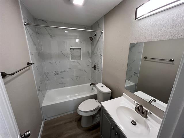 Building Photo - 2930 Gardenia Dr