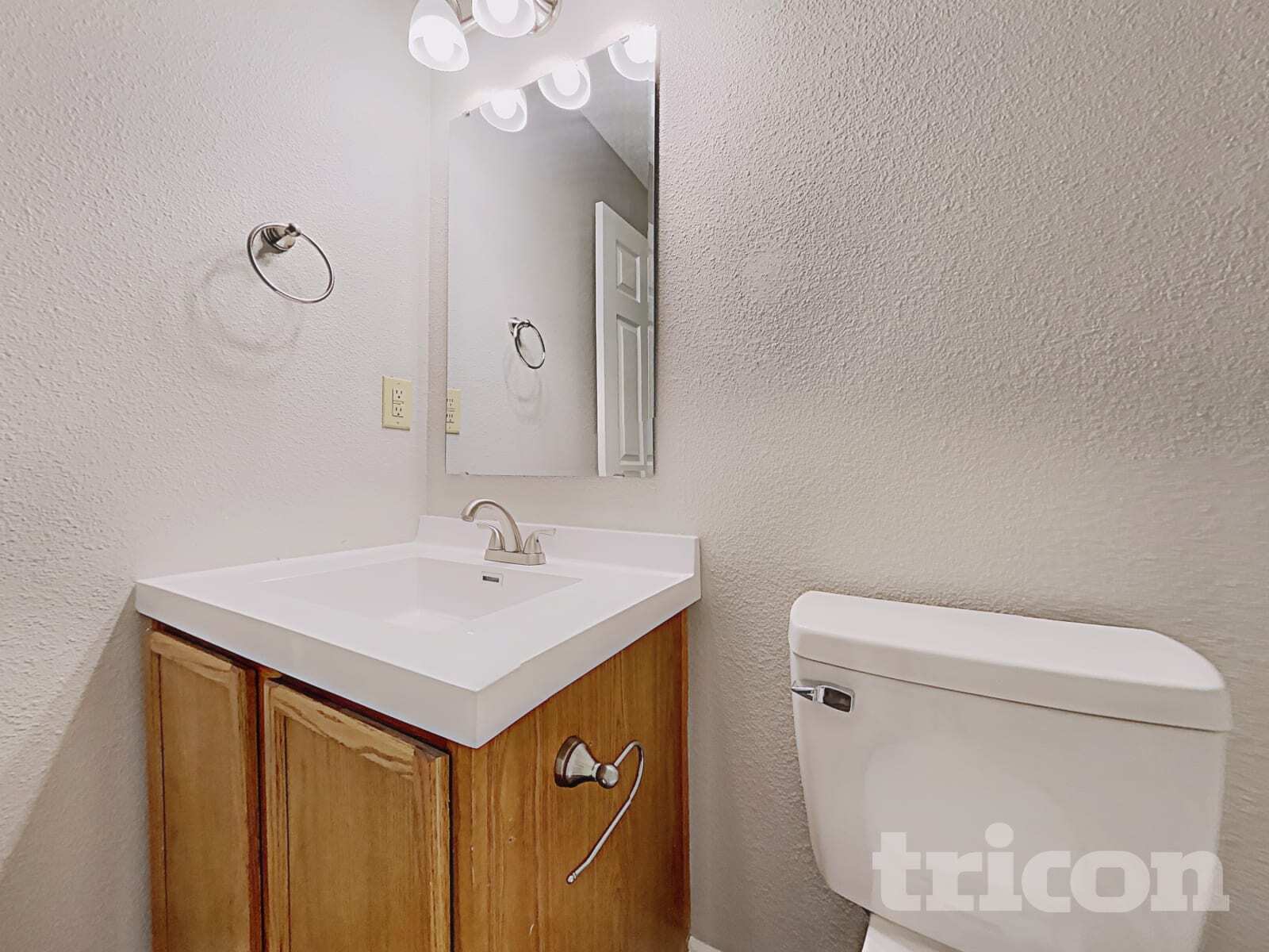 Building Photo - 773 Fern St