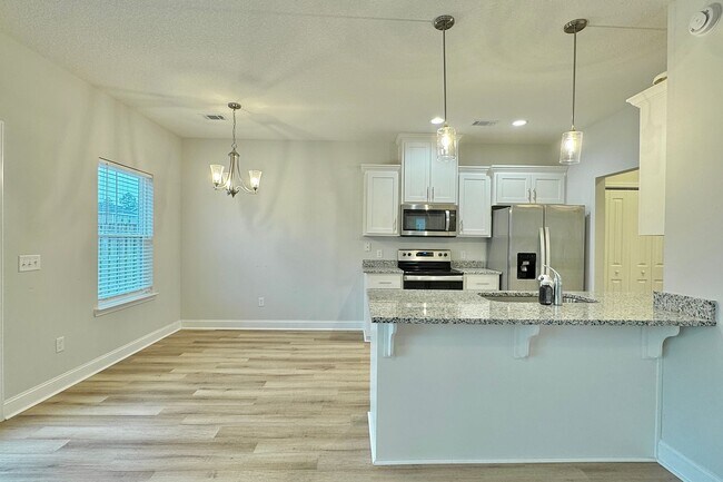 Building Photo - AVAILABLE NOW! (Pet Friendly)