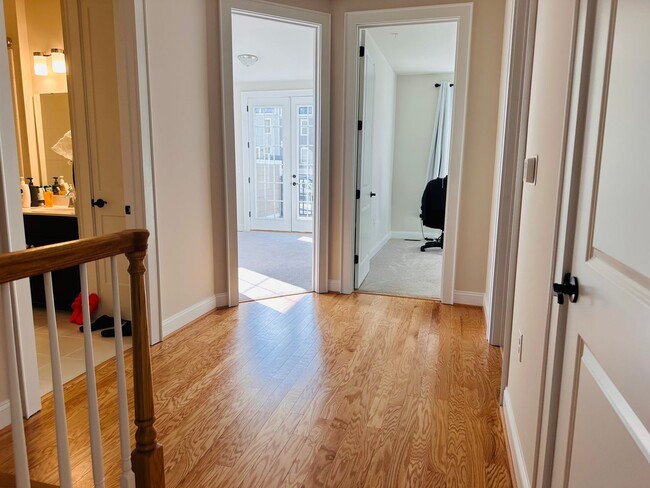 Building Photo - *$3000 Leasing Special*  Modern 3 Bedroom, 2.5 Bath Townhouse