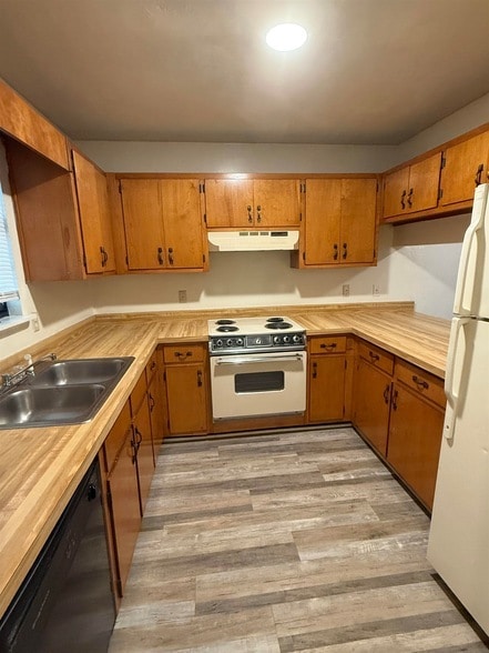 Building Photo - 1873 Larette Dr