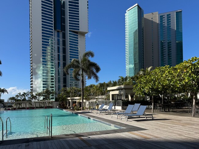 Building Photo - Furnished 1BD/1BA/1PKG at Waihonua in Kakaako