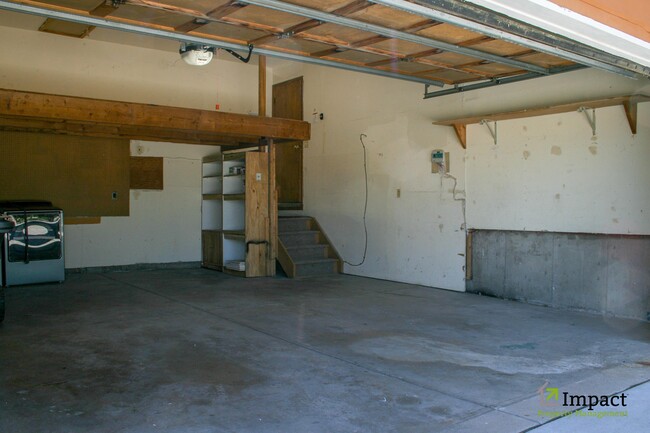 Building Photo - 8586 E Lakeview Dr