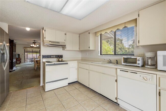Building Photo - 8023 Feather Ct