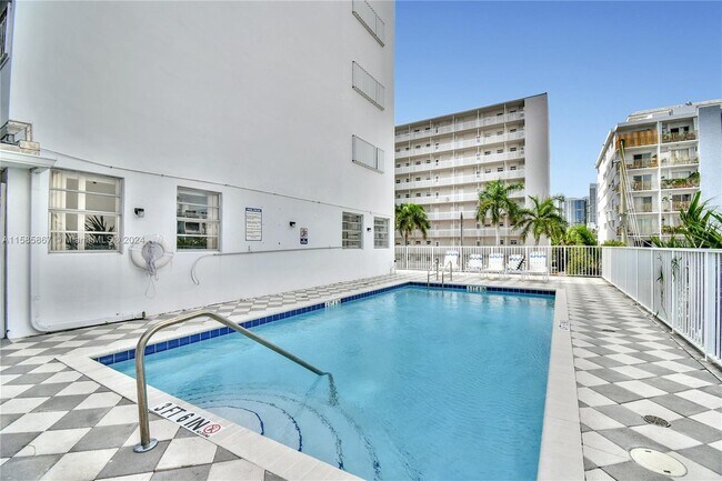 Building Photo - 1331 Lincoln Rd