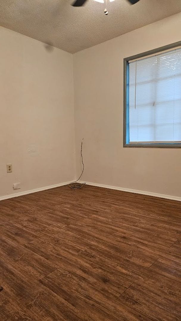 Building Photo - Nice Home with Fenced Yard